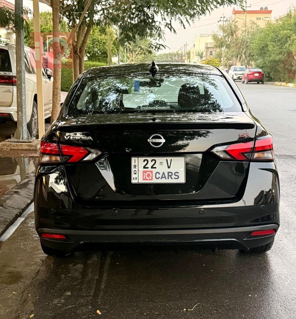 نيسان فيرسا